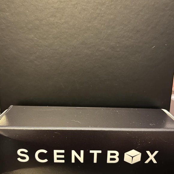 Escada Fairy Love perfume in atomizer bottle - Picture 3 of 3